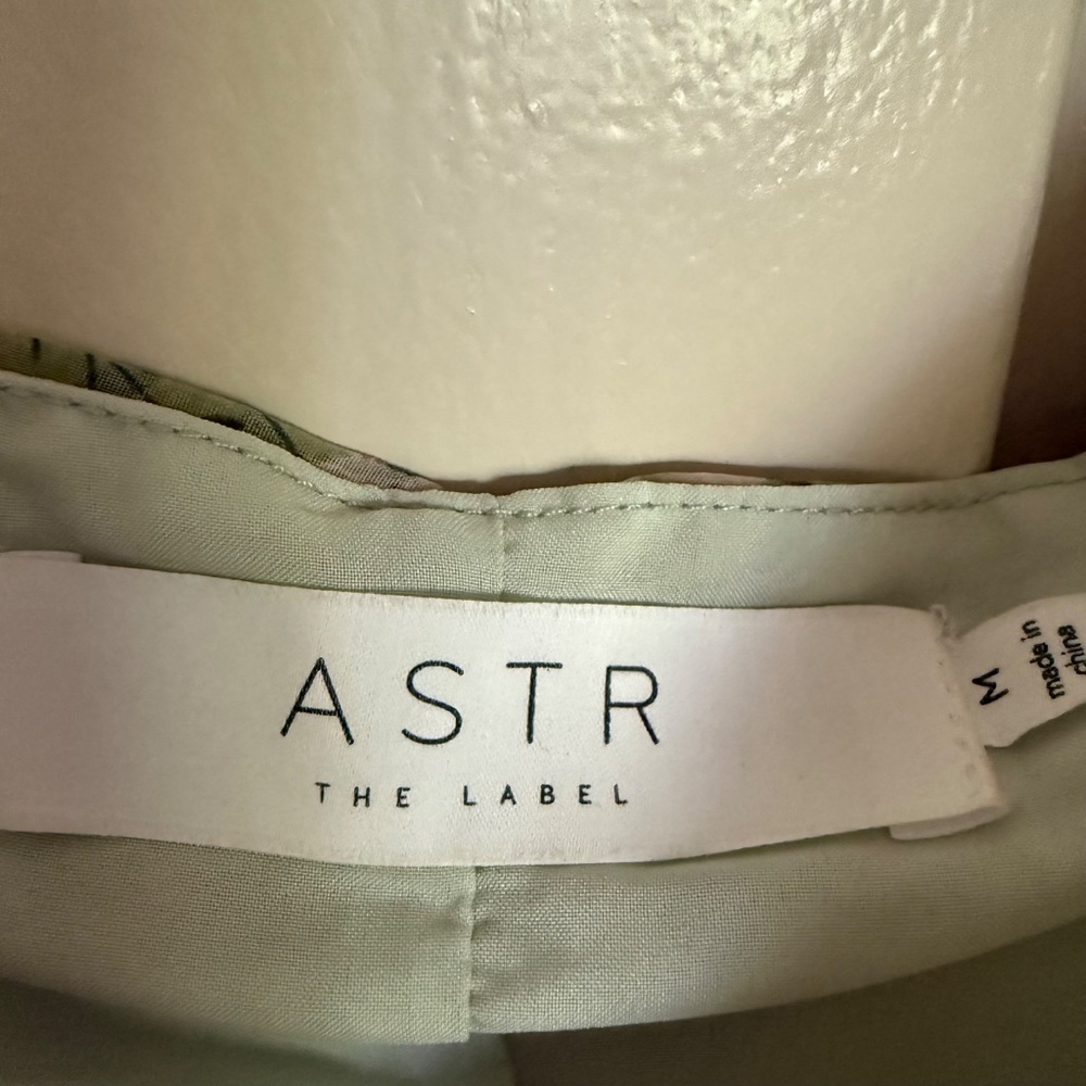 ASTR The Label Floral Tenley Ruched‎ Top Short Puff Sleeves Size Medium - Picture 10 of 12